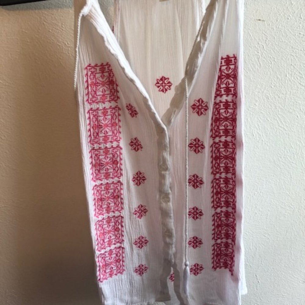 Artisan NY Embroidered top